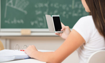 smartphone-celular-em-sala-de-aula