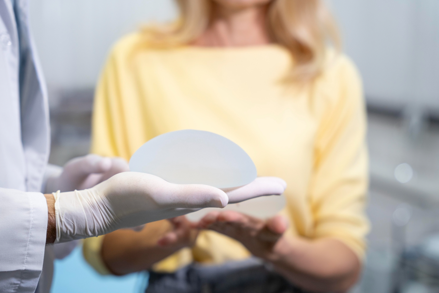 Implante mamário - prótese de silicone
