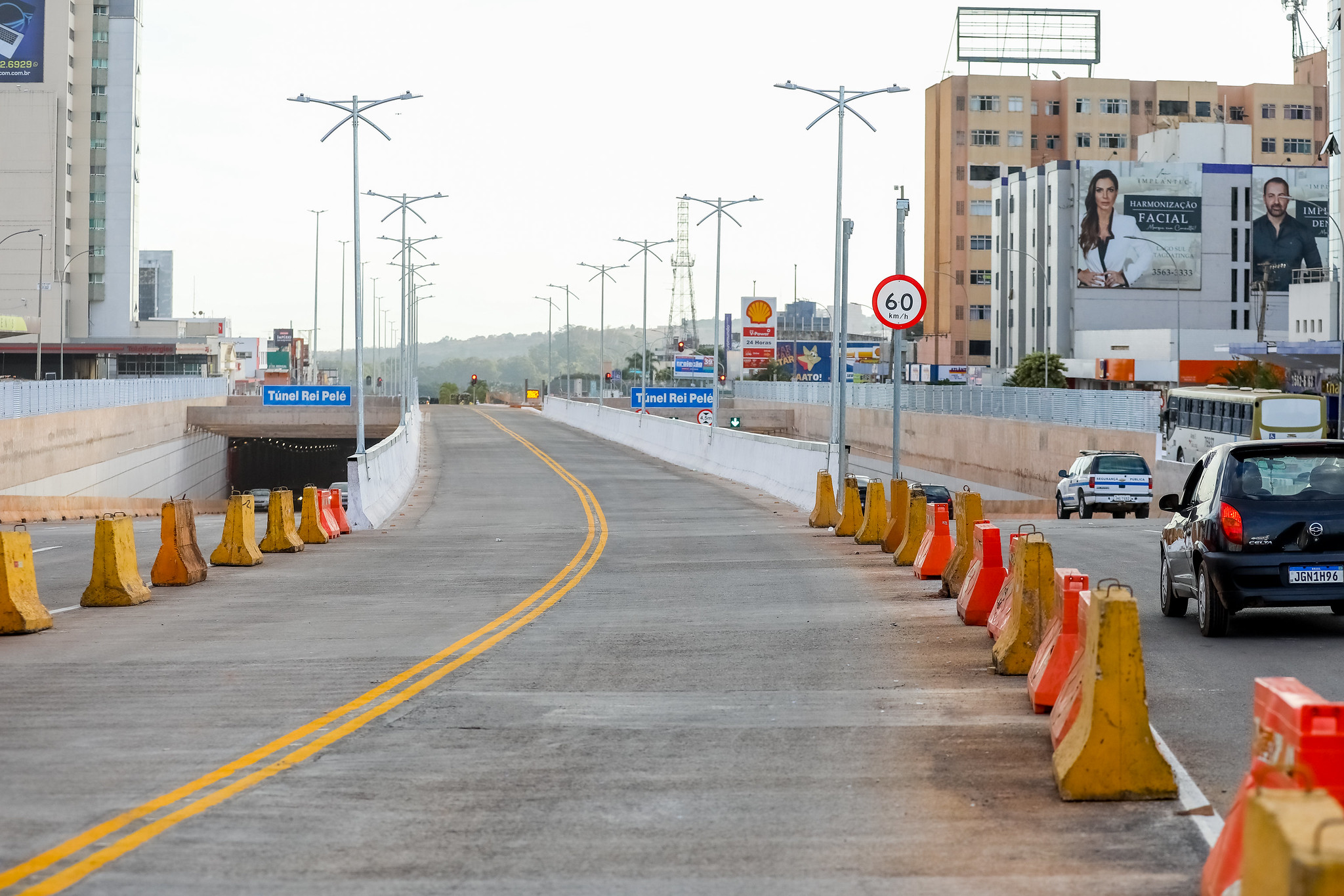 Faixa exclusiva para ônibus Túnel Rei Pelé