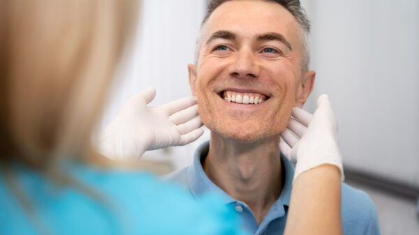 implantes dentários