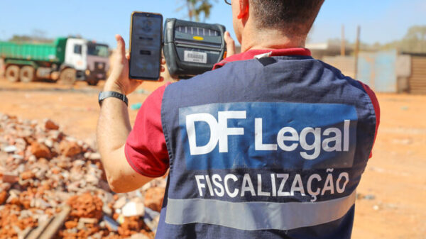 Fiscalização DF Legal combate à dengue