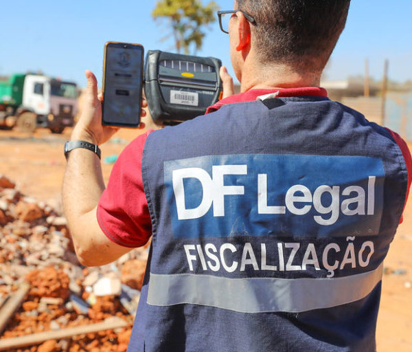 Fiscalização DF Legal combate à dengue
