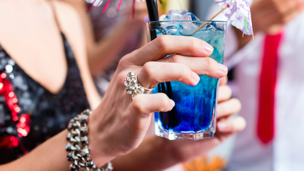 Cardiologista alerta para consumo de energético durante o Carnaval