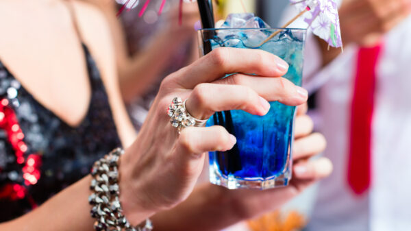 Cardiologista alerta para consumo de energético durante o Carnaval