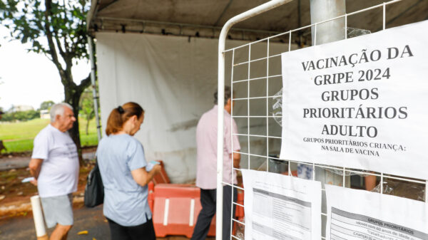 GDF convoca grupos prioritários para vacinar contra covid-19 e influenza