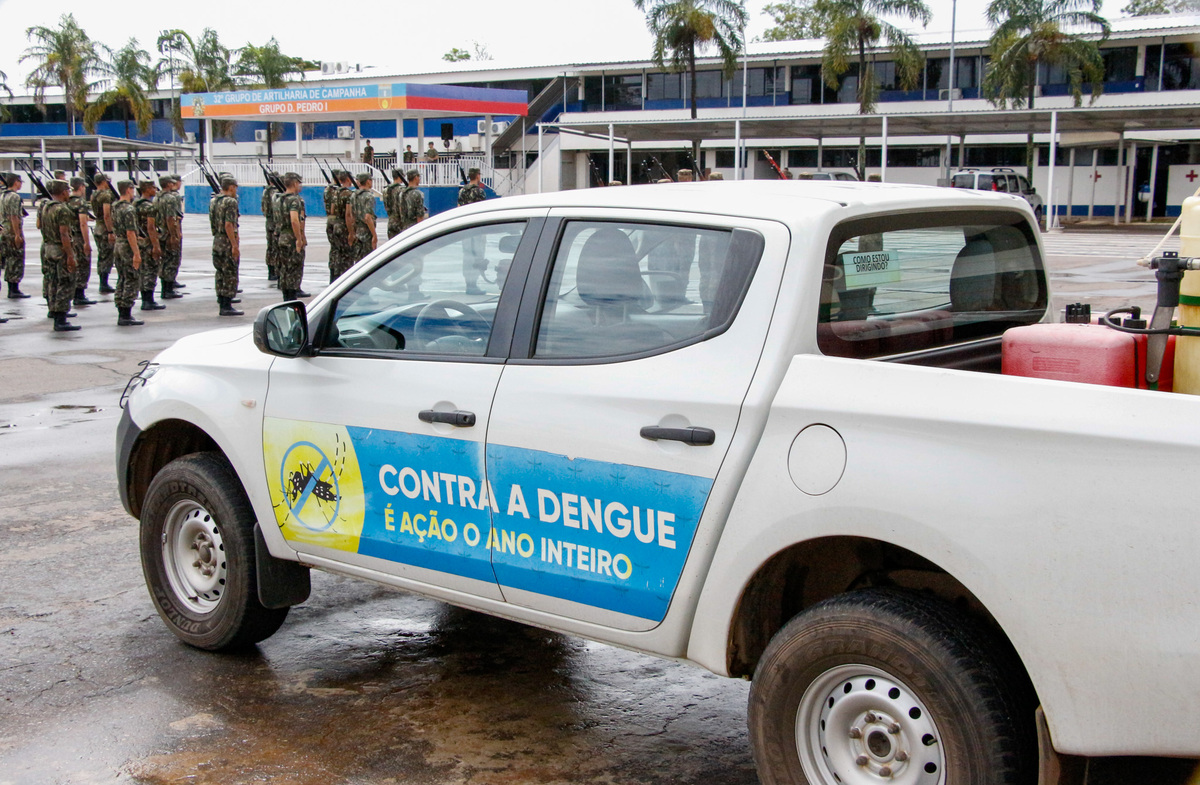 Militares são treinados para aplicação de inseticida intradomiciliar contra o Aedes aegypti