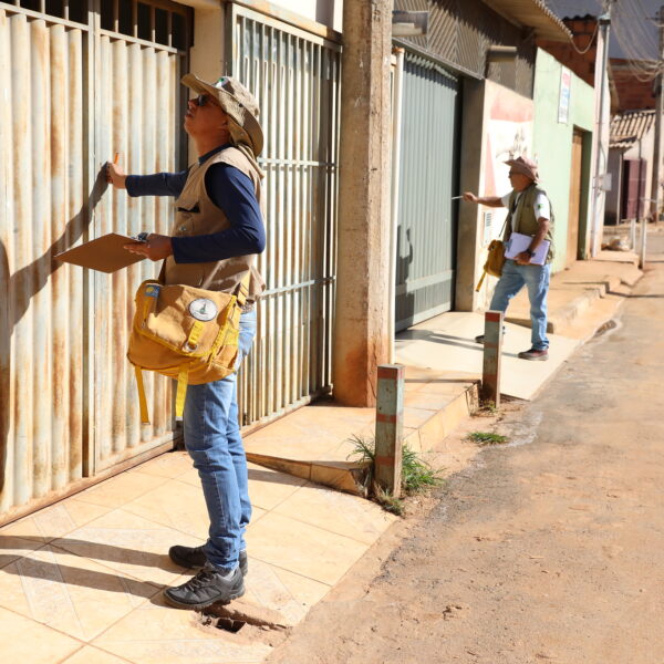 Agentes do GDF no combate à dengue