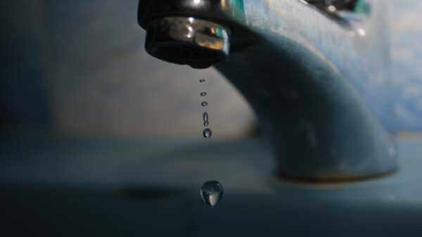 Fornecimento de água suspenso Caesb