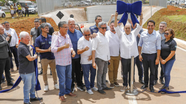 Governador Ibaneis Rocha inaugura novo complexo viário do Riacho Fundo