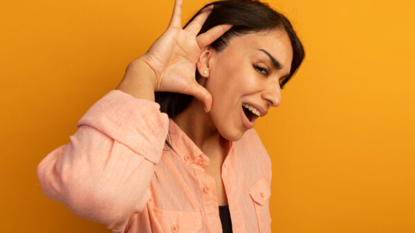 Novembro Laranja - saúde auditiva