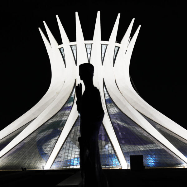Nova iluminação de LED da Catedral de Brasília