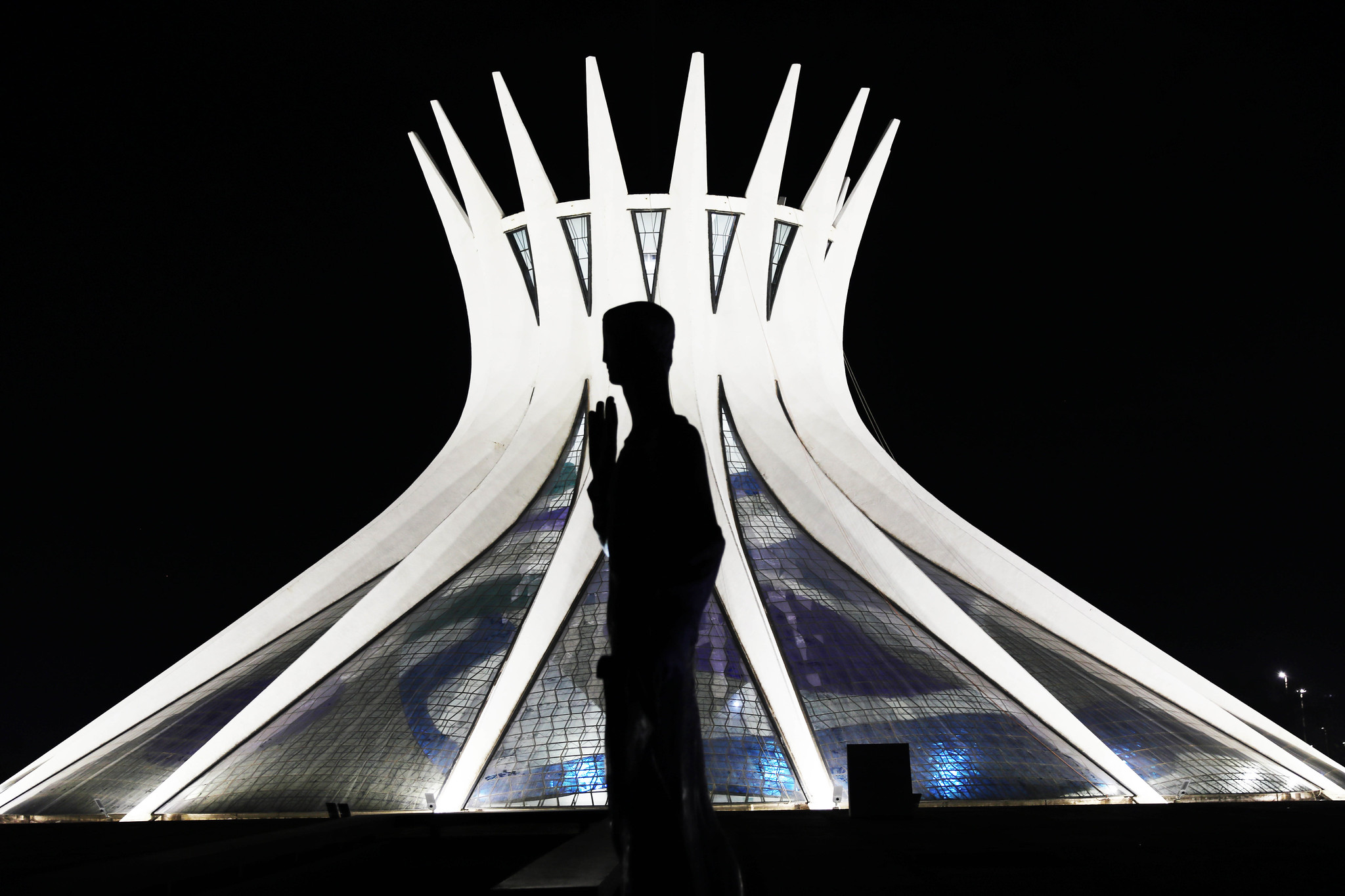 Nova iluminação de LED da Catedral de Brasília