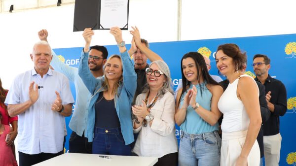 Celina Leão inaugura creche no Recanto das Emas