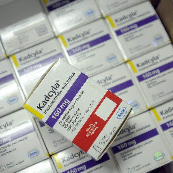 Trastuzumabe Entansina câncer de mama