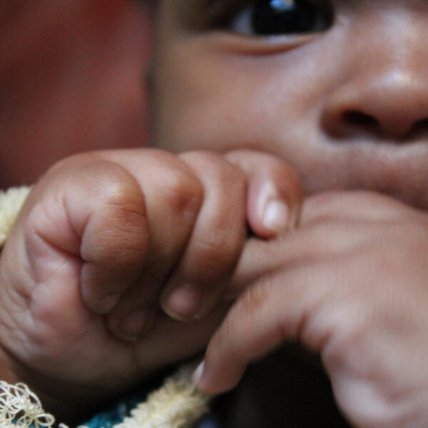 desenvolvimento de bebês pobreza