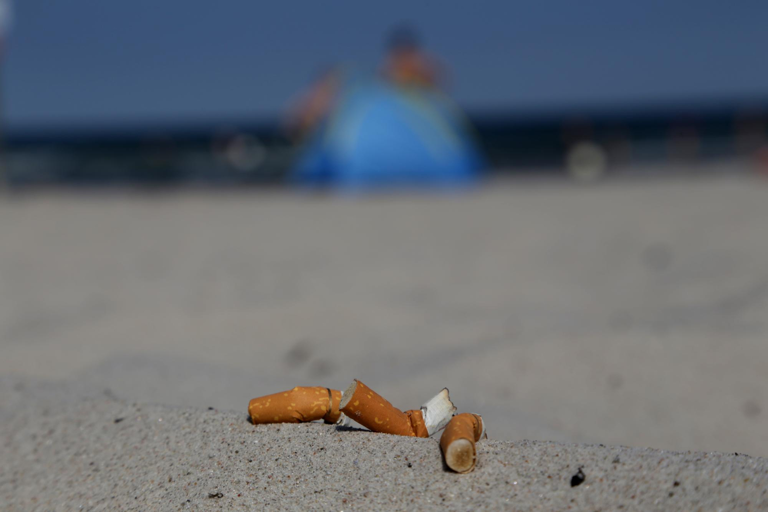 Bitucas de cigarro praia