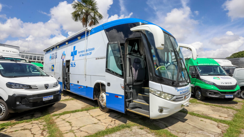 Ibaneis entrega novos veículos frota Secretaria de Saúde do DF