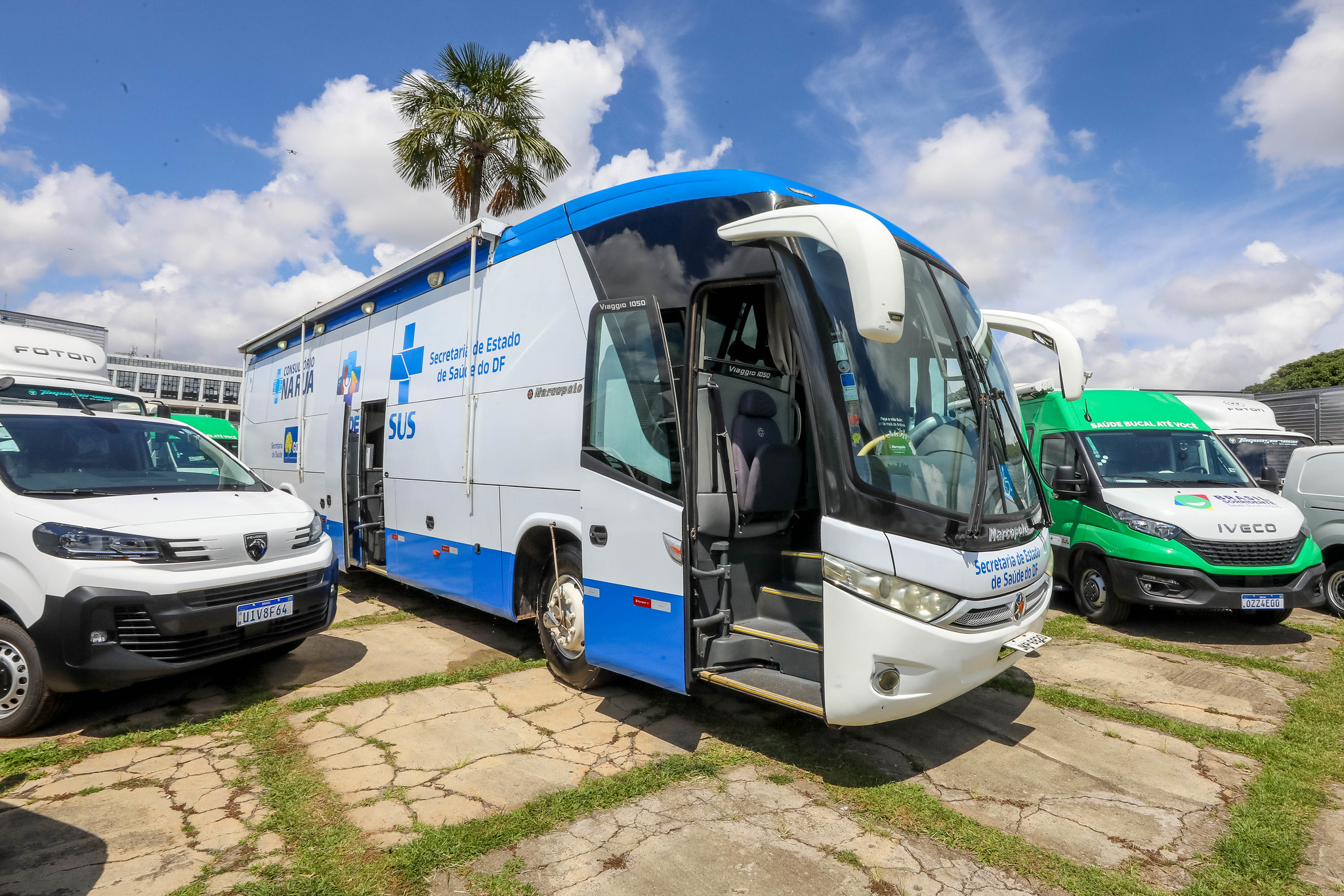 Ibaneis entrega novos veículos frota Secretaria de Saúde do DF