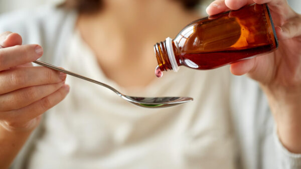 Anvisa suspende venda de xarope contendo clobutinol por risco de arritmias cardíacas graves