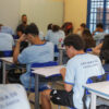 Escolas registram melhora no rendimento e na convivência após proibição de celular