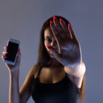 Violência digital contra mulheres